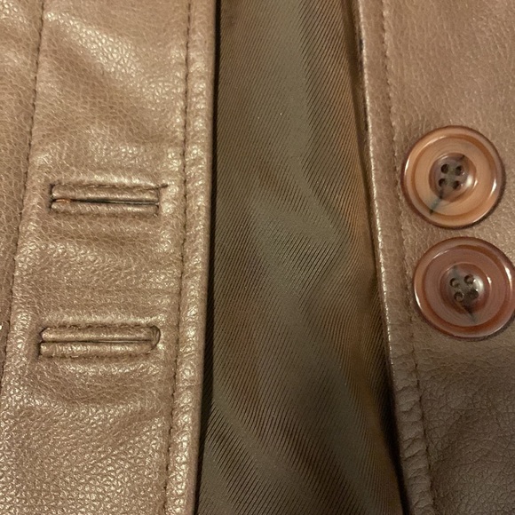 Danier women’s leather jacket - Picture 4 of 10